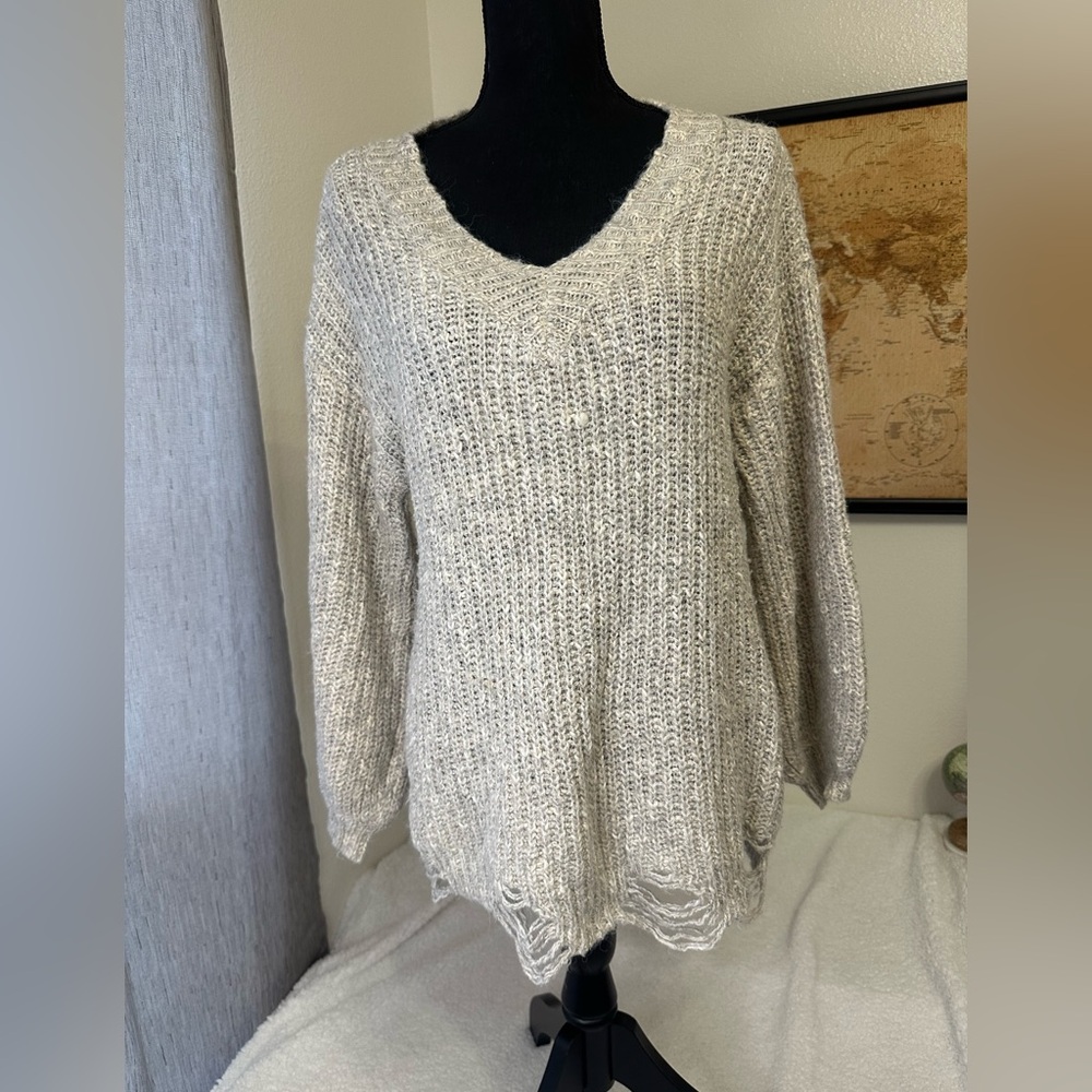 Andree by Unit distressed v-neck sweater